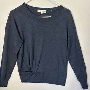 White + Warren Classic Navy Knit w twist on hem small